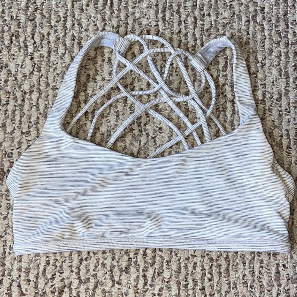 lululemon “free to be” sports bra size 6